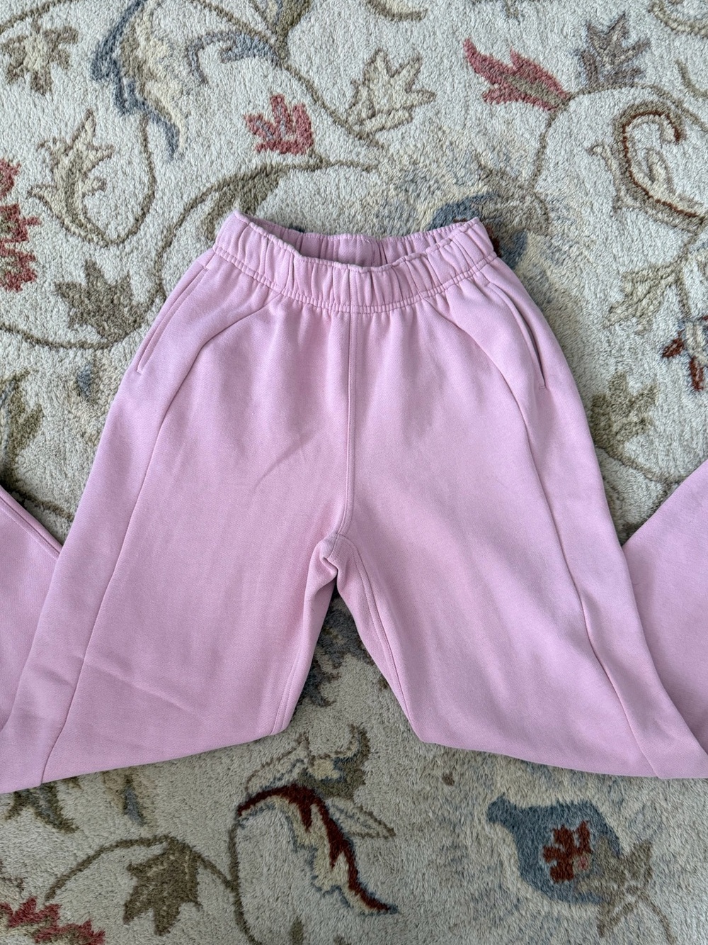 LULULEMON PINK SWEATPANTS